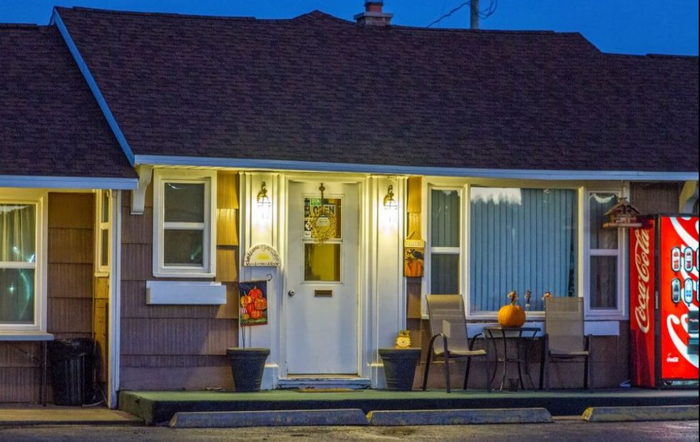 Sunset Lodge (Sunset Motel) - From Website (newer photo)